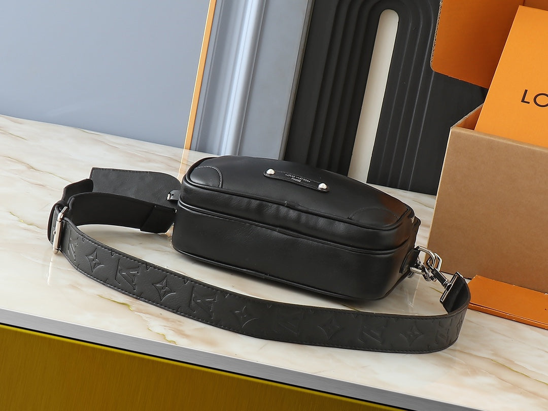 B1P46E108 Popular leather bag