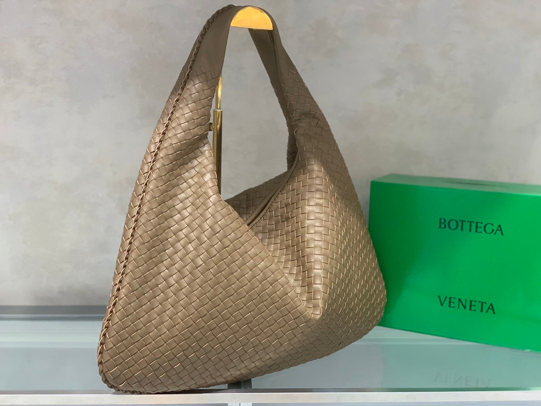 B1W35A116 Popular leather bag