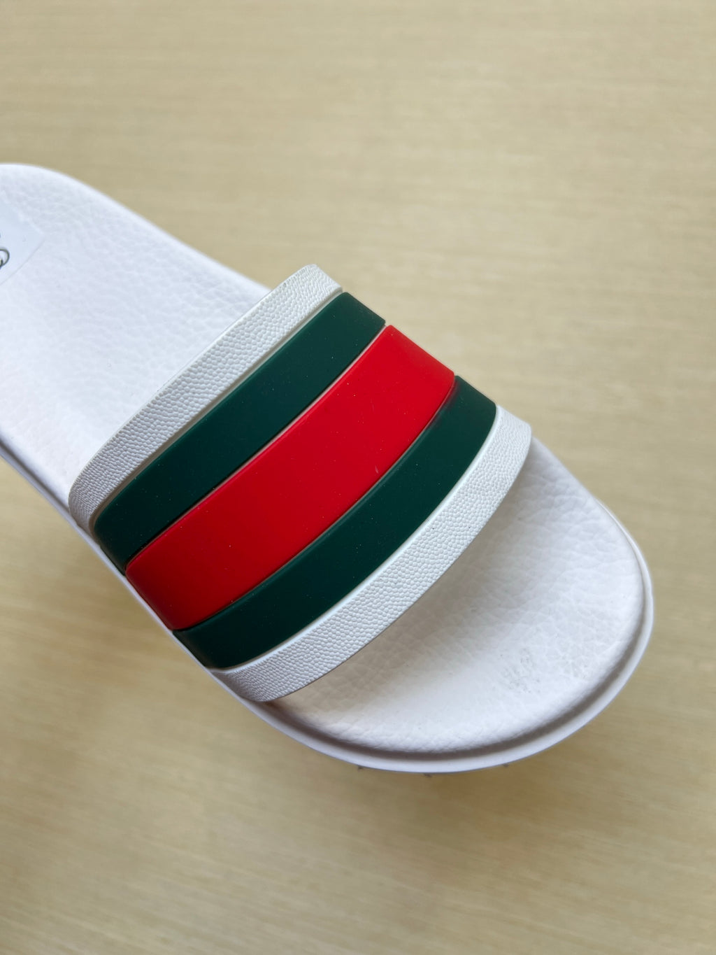 Z5X76B7  Popular slippers