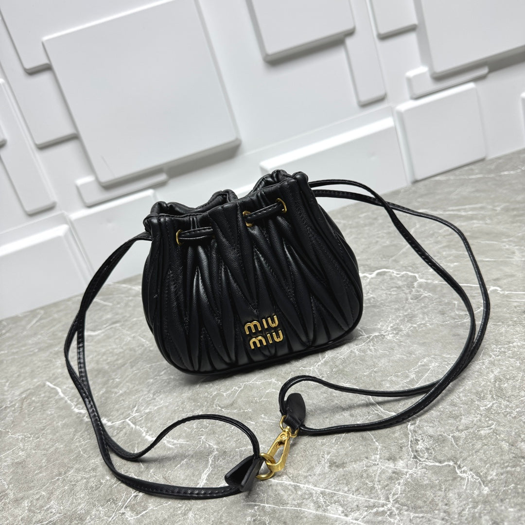 B1P36A81 Popular leather bag