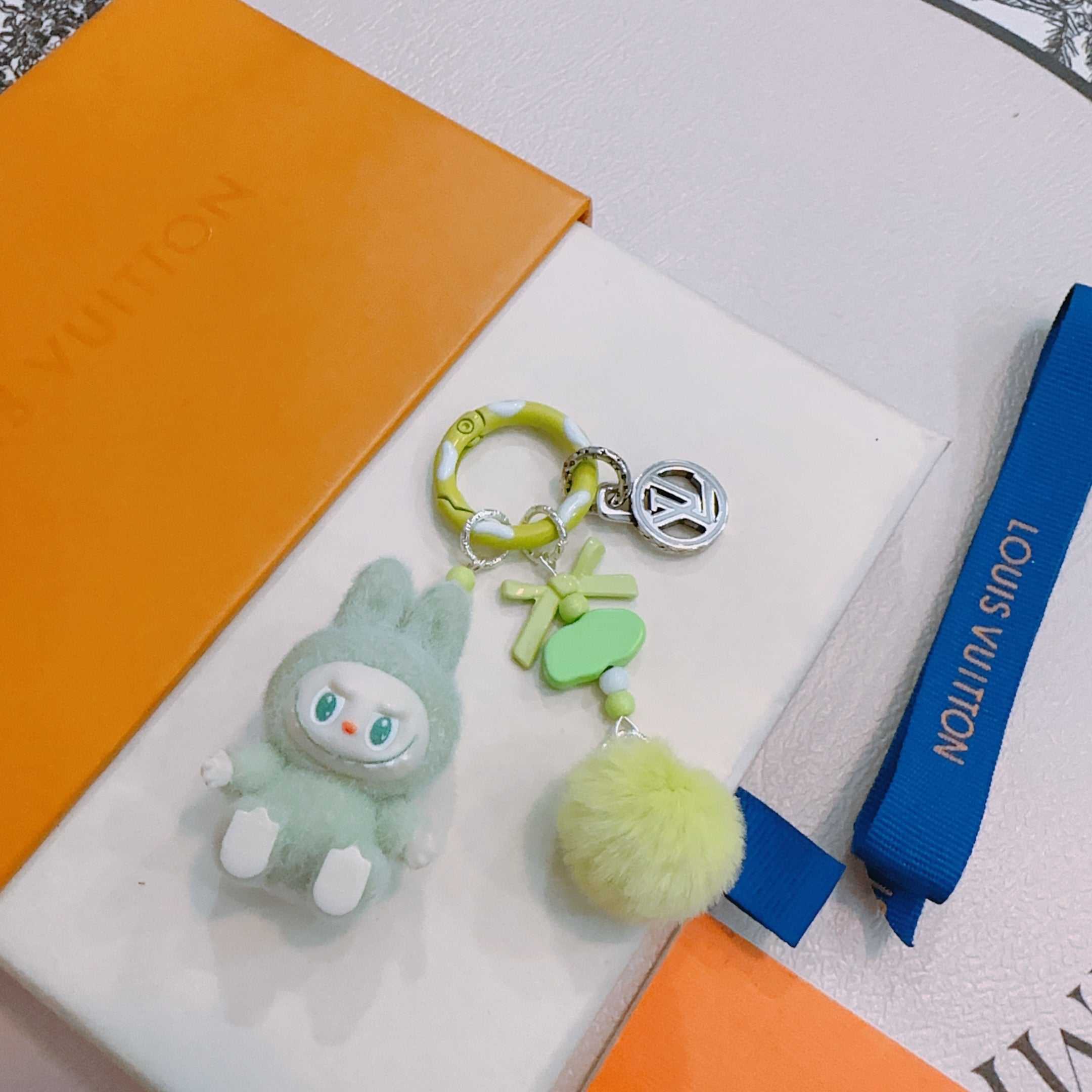 A1Z105E84 Popular bag 's charms accessories