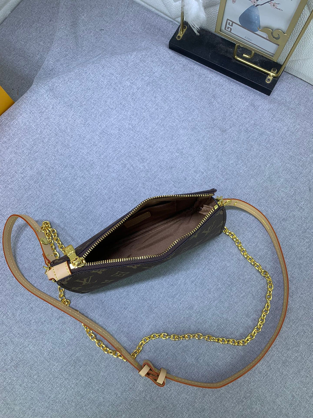 B1X34E275 Popular  leather bag 
