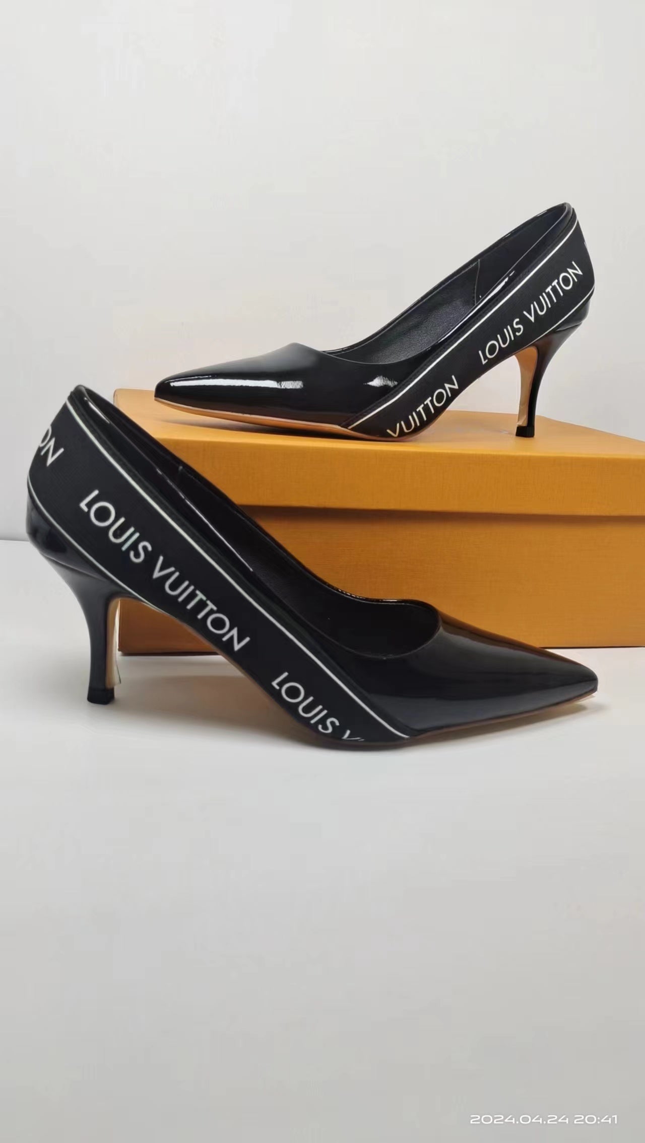 Z2R45E29  Popular leather  High heels