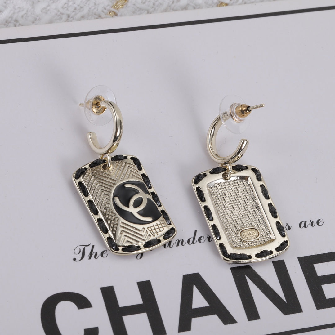 X1Z54C311E Popular Earrings