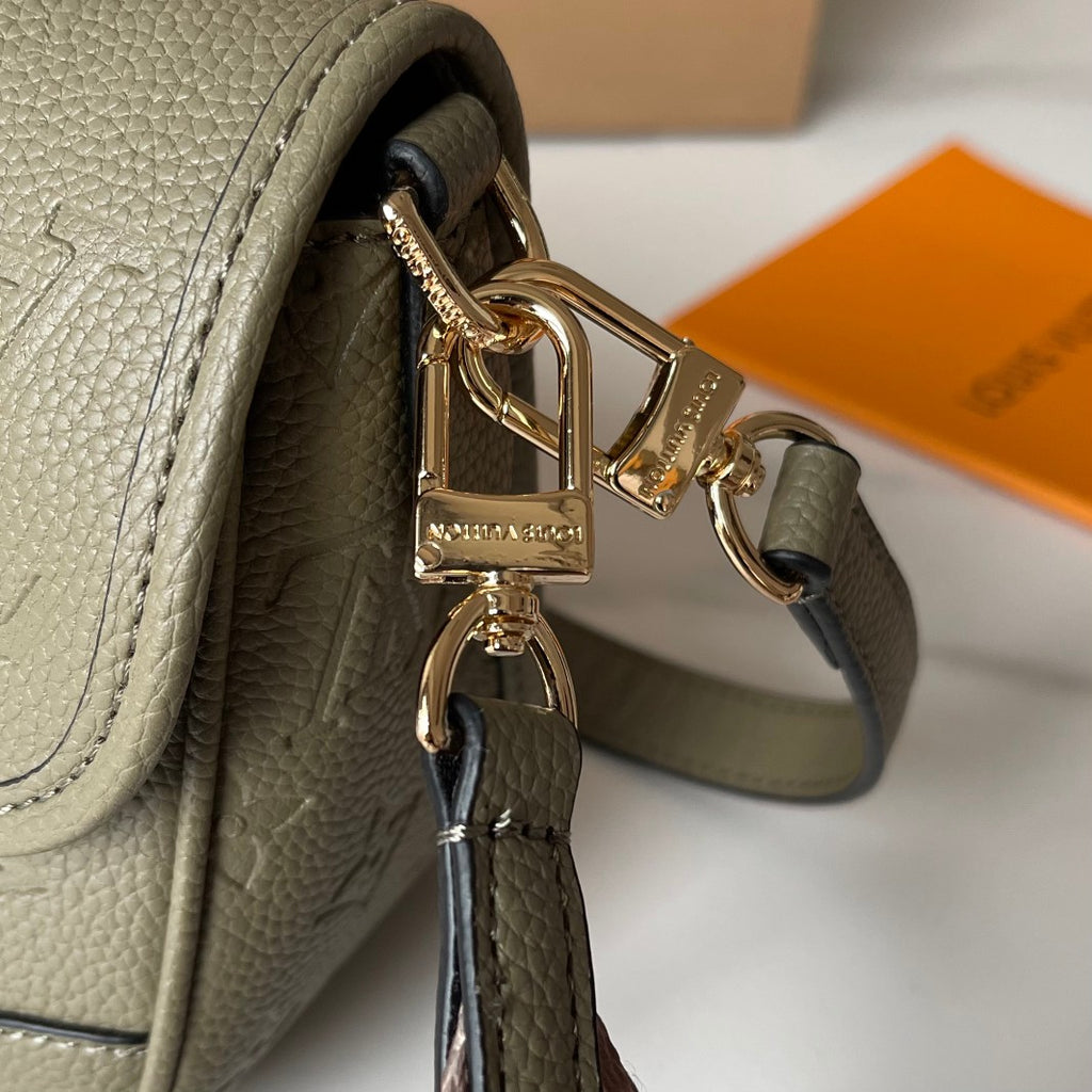 B1P36E38 Popular leather bag