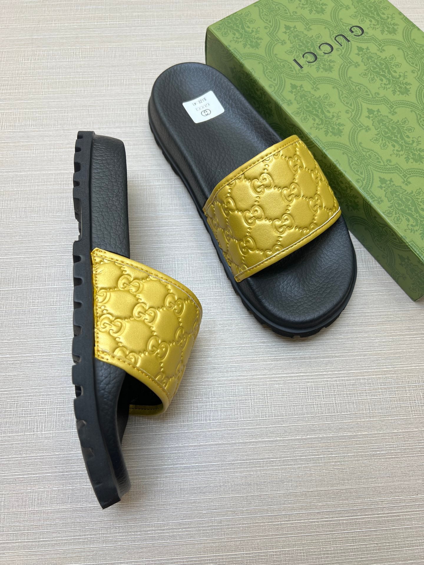 Z5X76B5  Popular slippers