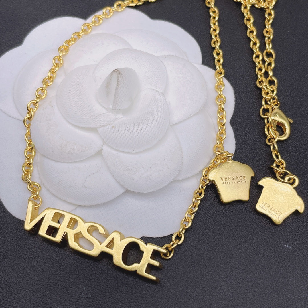 X1Q85V138X Popular Necklace. Bracelets