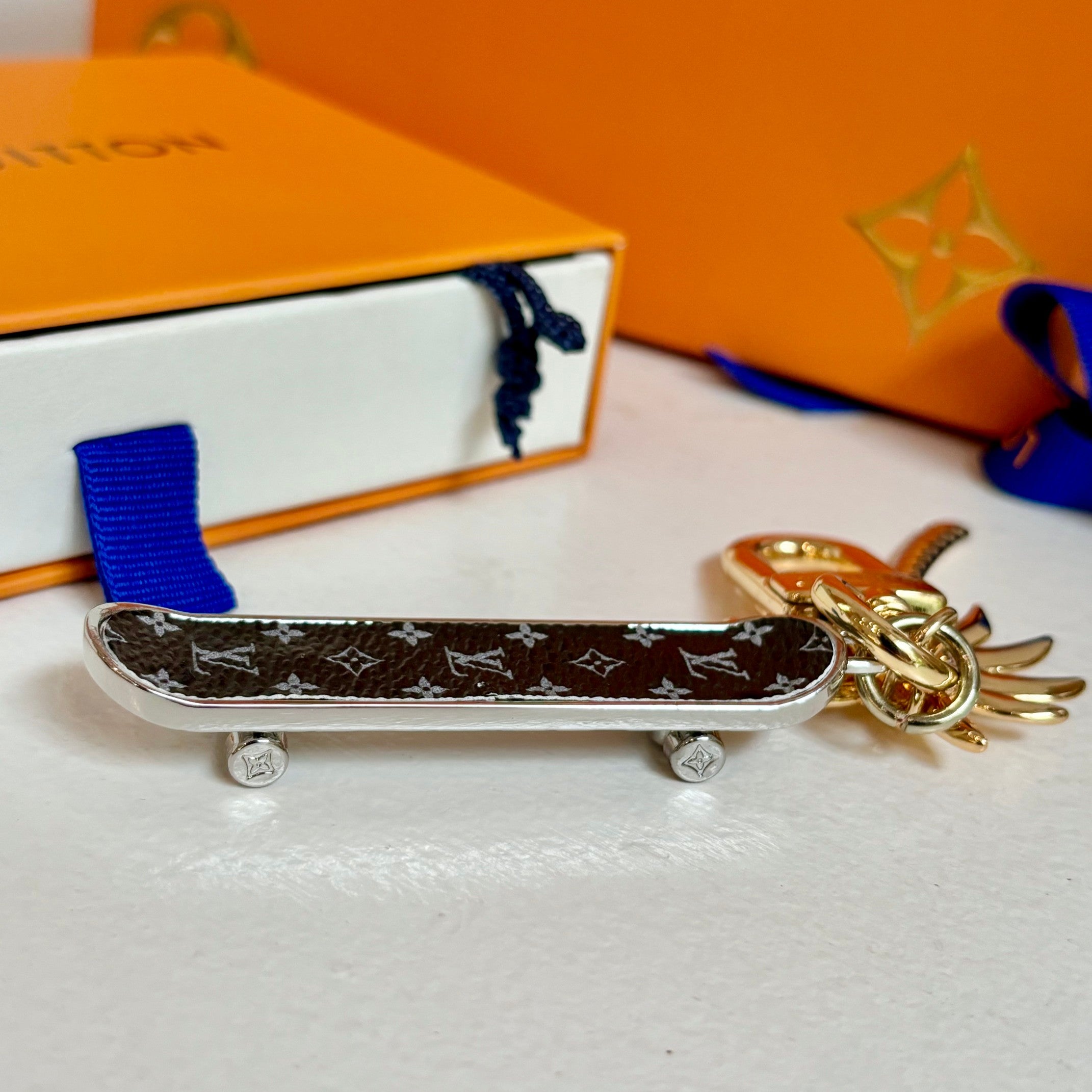 A1Q95E11 Popular bag 's charms accessories