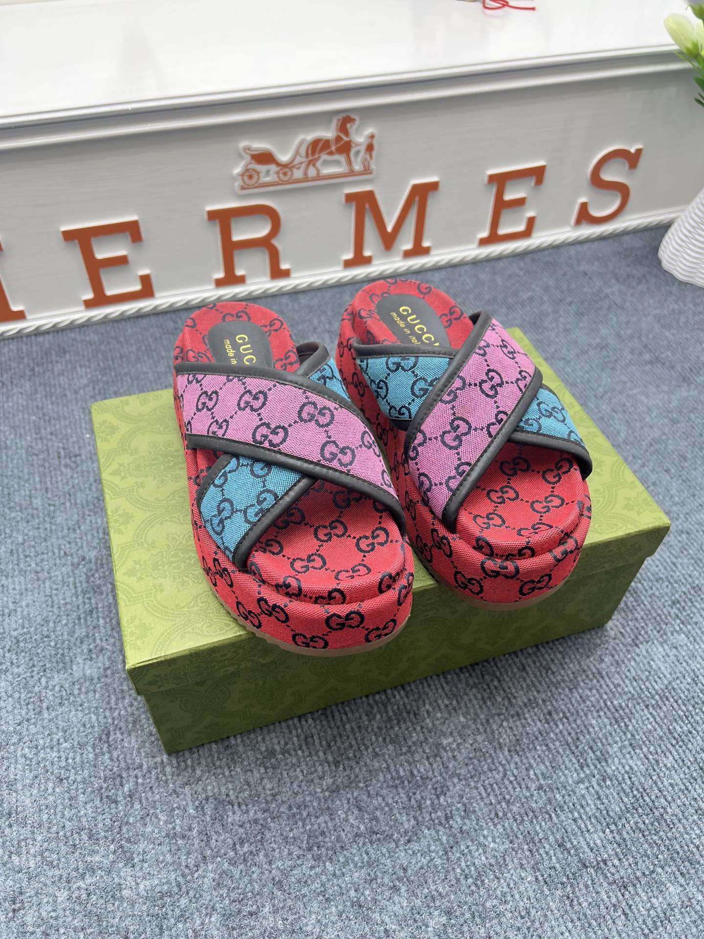 Z5YB69 Popular Slippers
