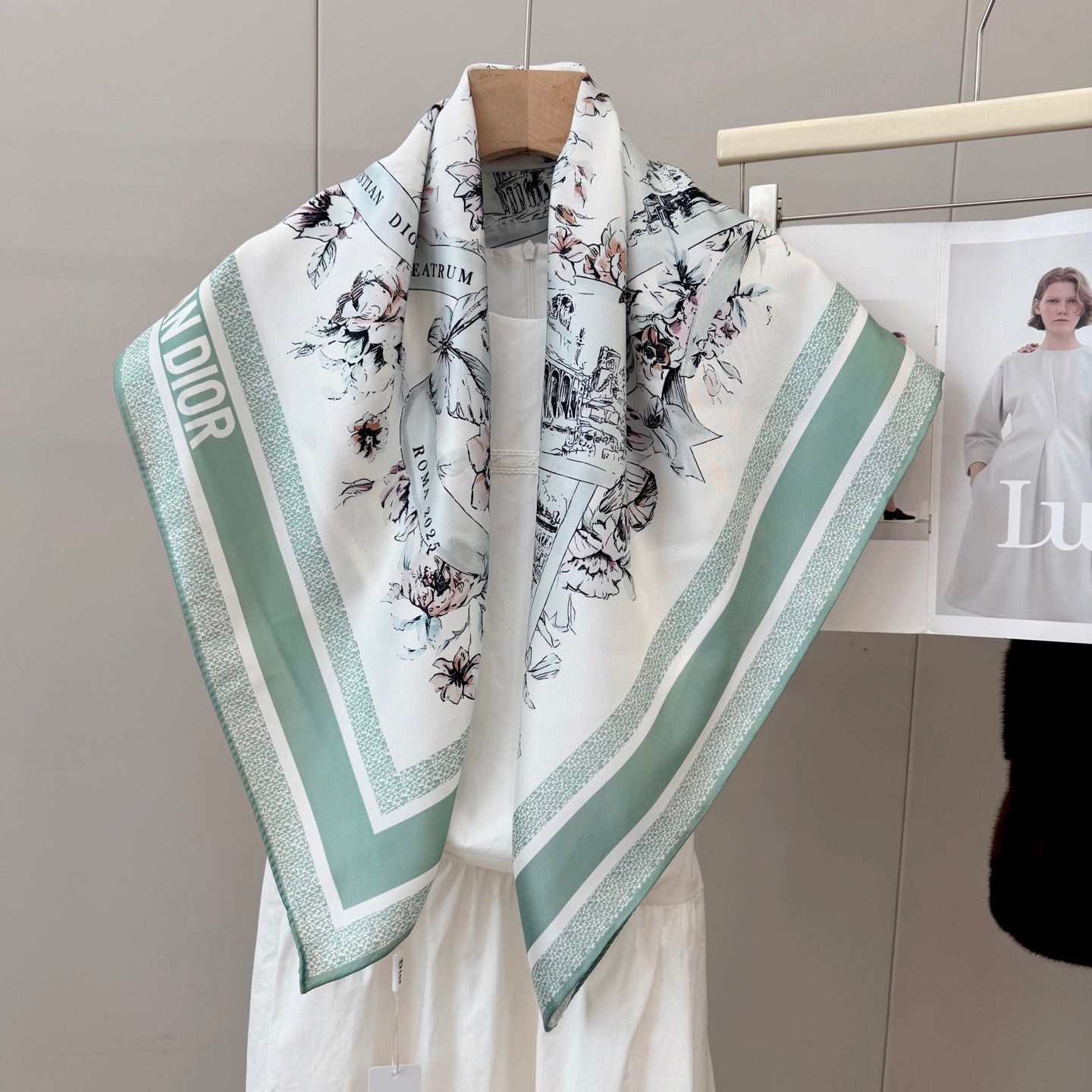 W1N36D21 Popular Silk Scarve