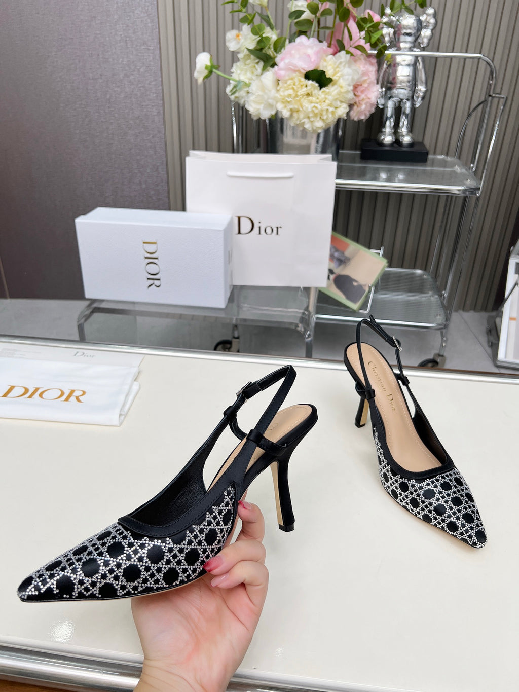 Z2Q95D116 Popular high-quality leather  High heels