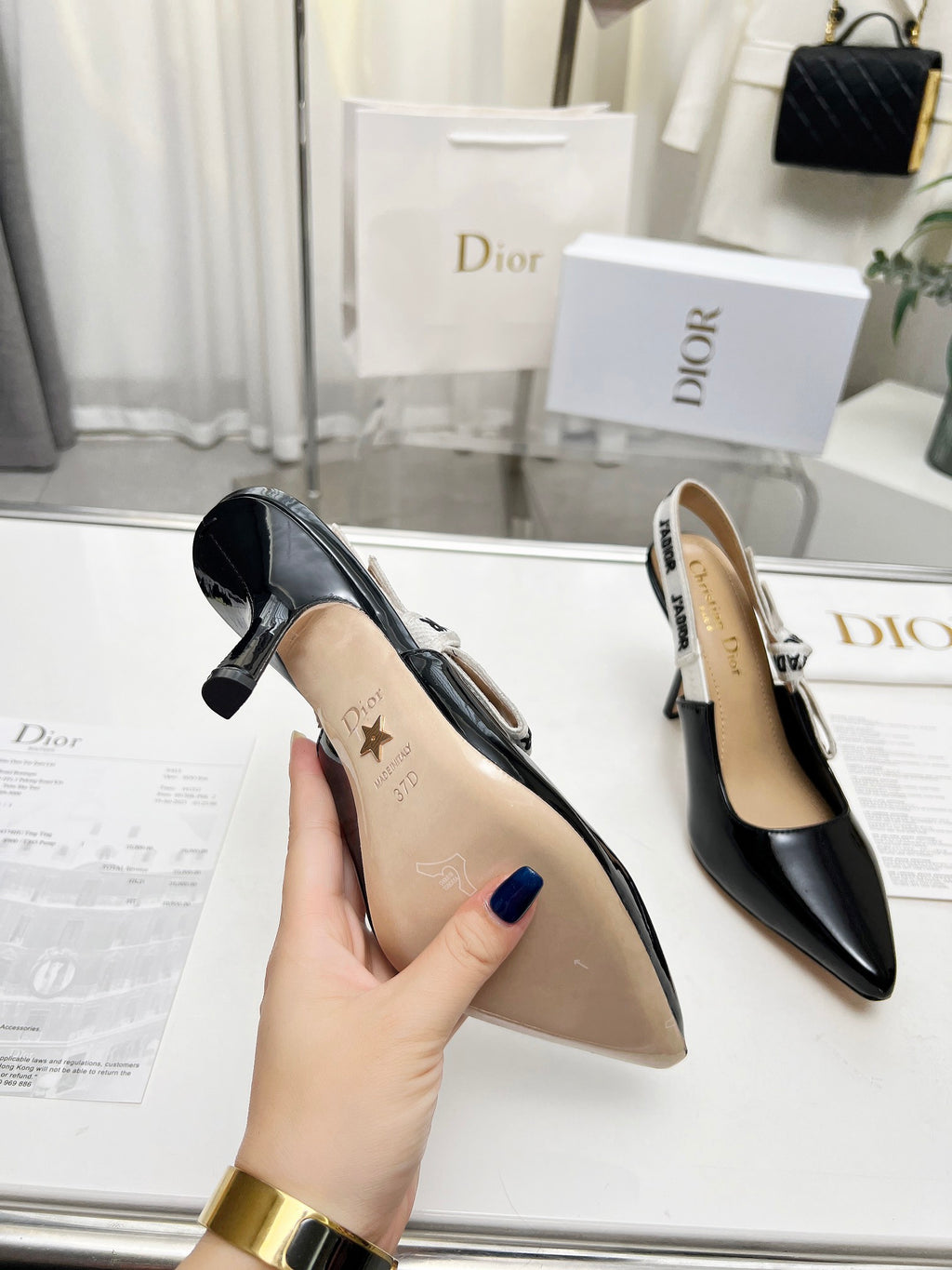 Z2Q55D44  Popular leather High heels