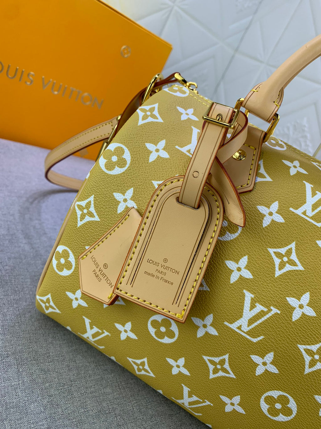 B12X44E268 Popular  leather bag 