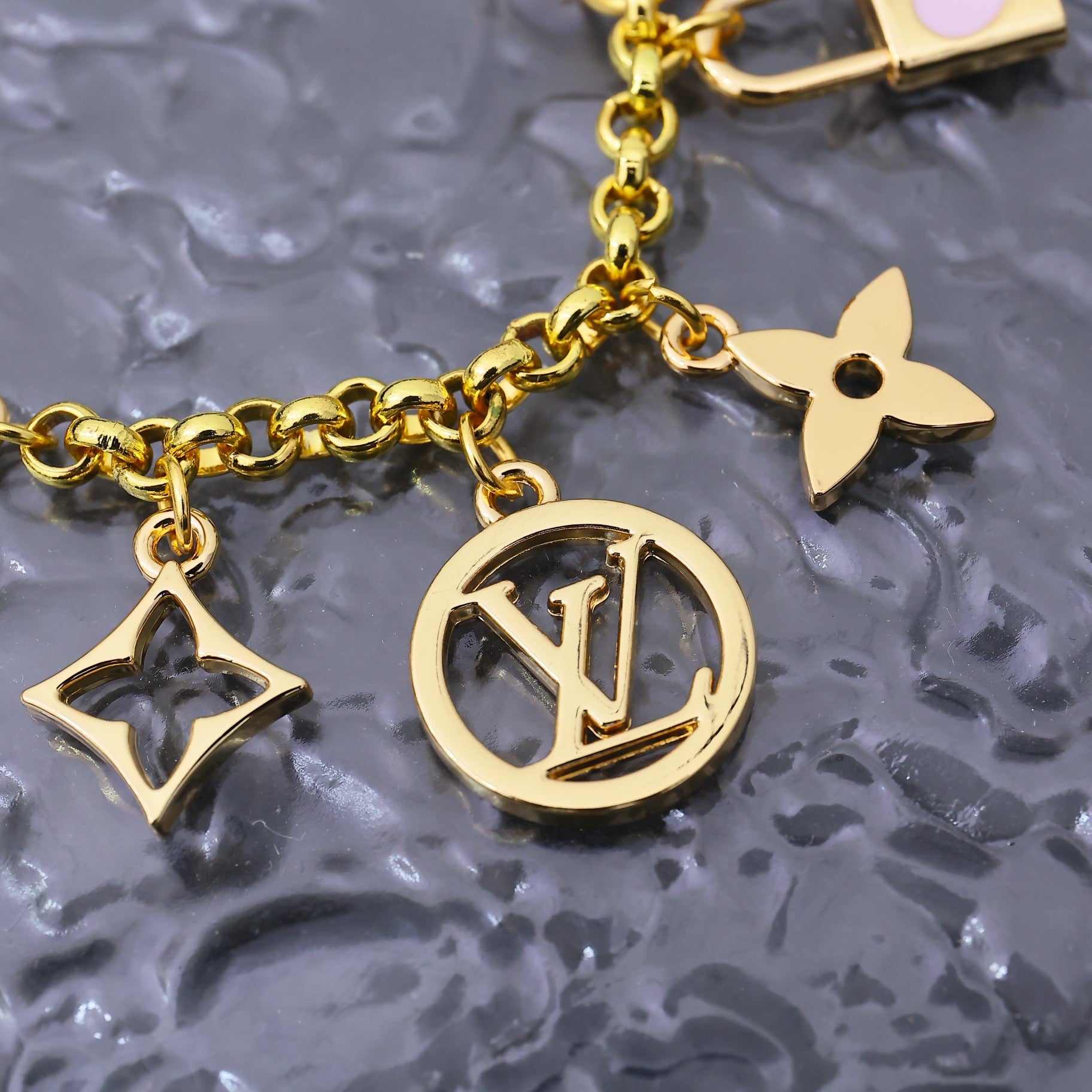 A1Z84E17  Popular Keychains