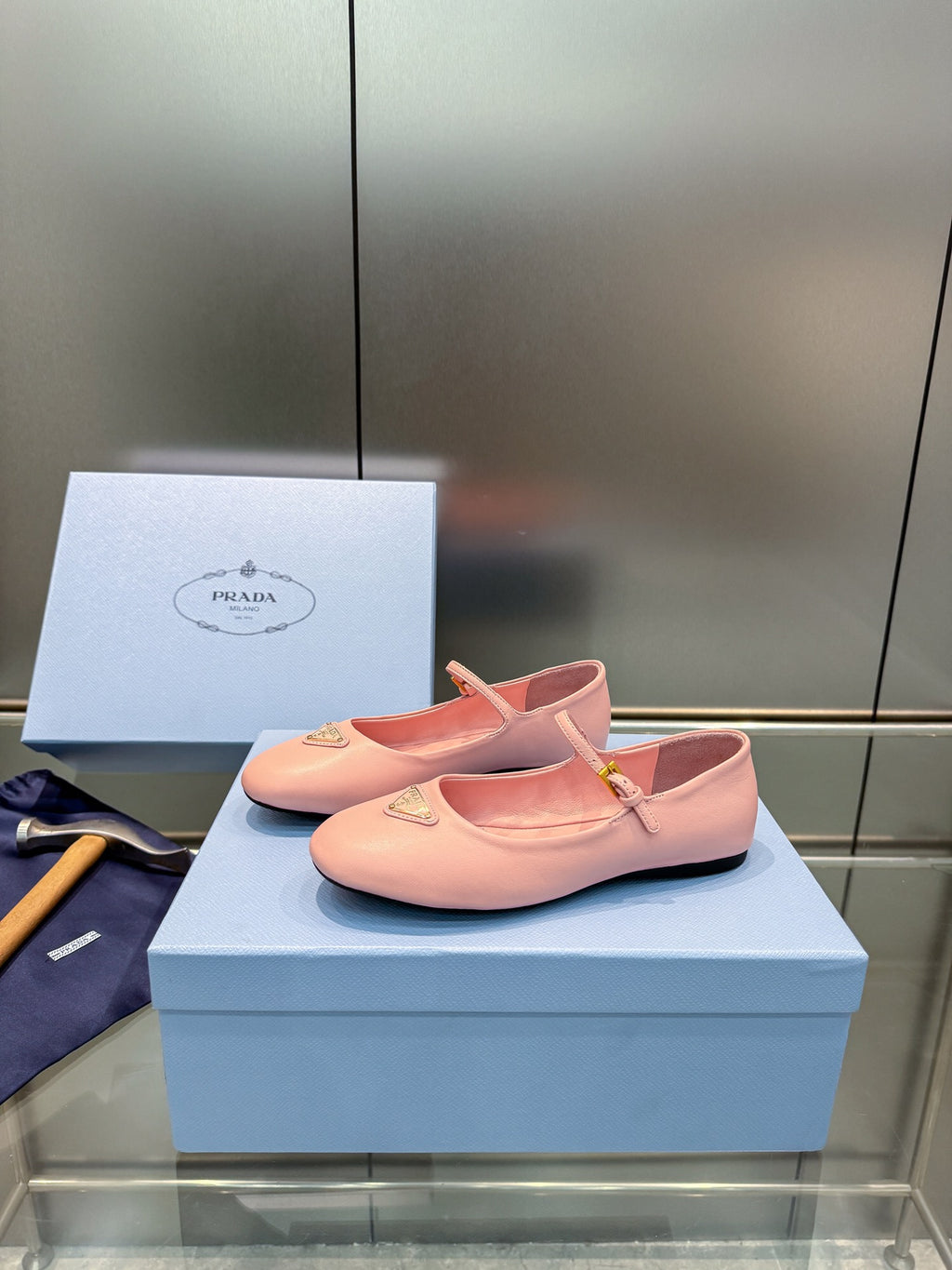 Z2Q105P381 Popular high-quality Shoes