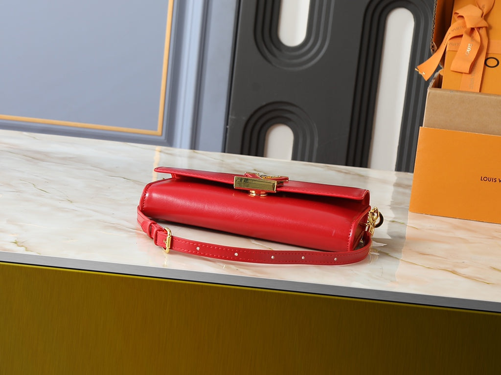 B1R15E145 Popular leather bag