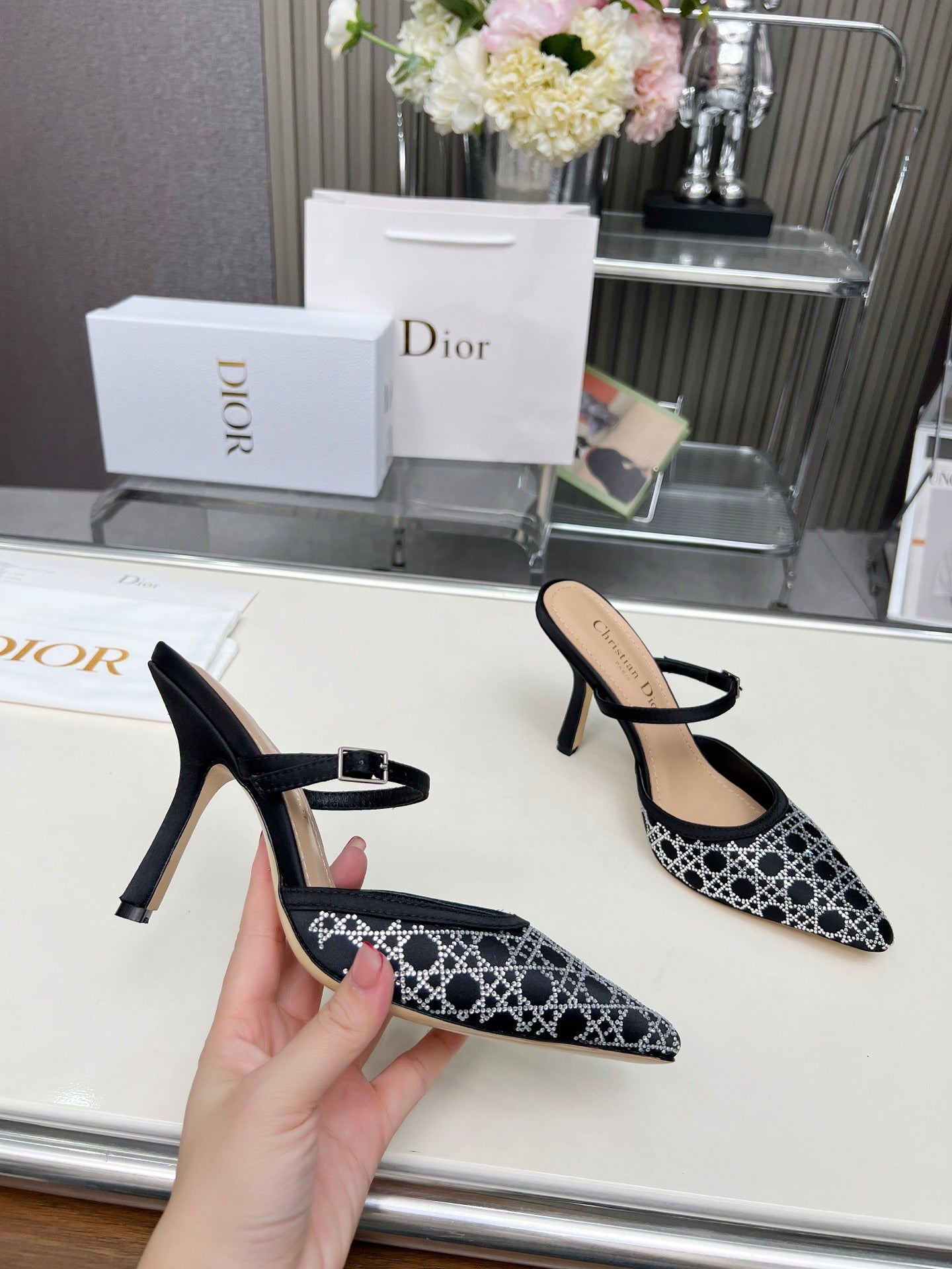 Z2Q95D117 Popular high-quality leather  High heels