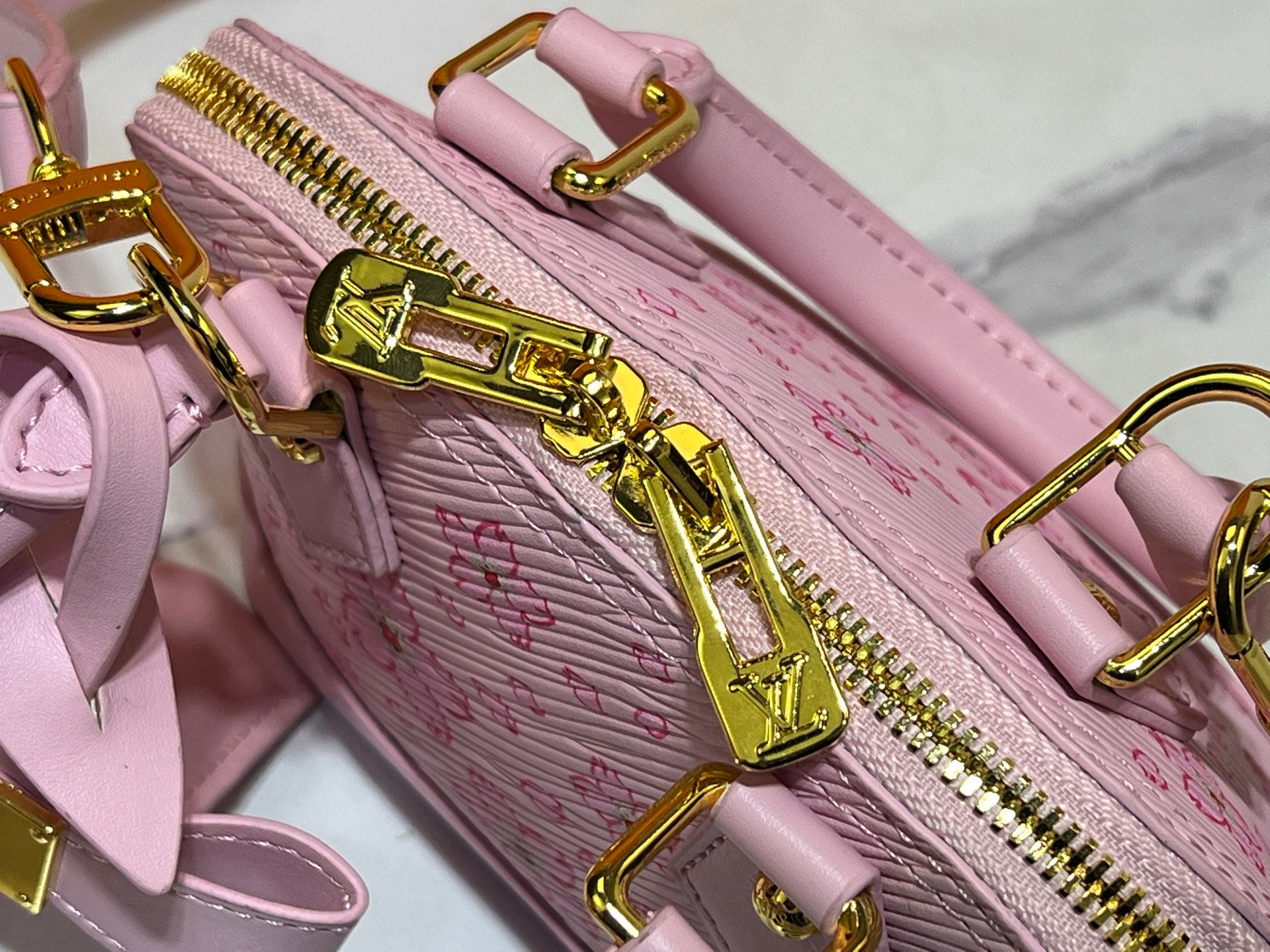 B1P46E106 Popular leather bag