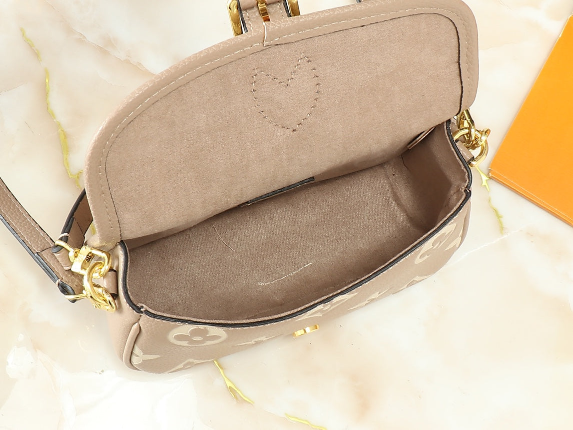 B1X45E4 Popular leather bag