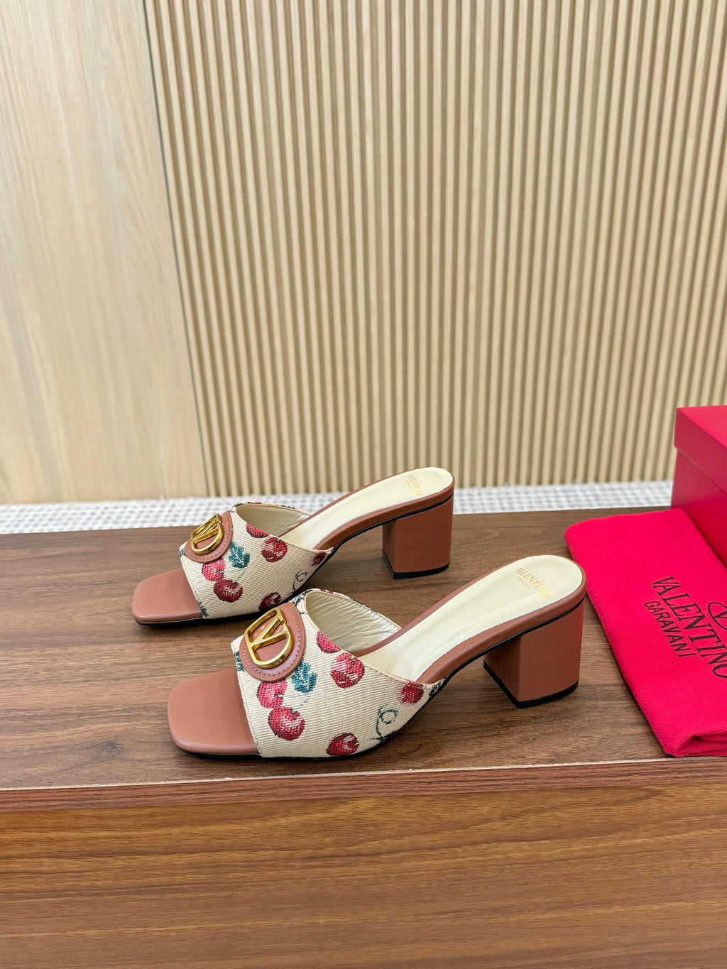 Z2Q55VL32 Popular leather shoes
