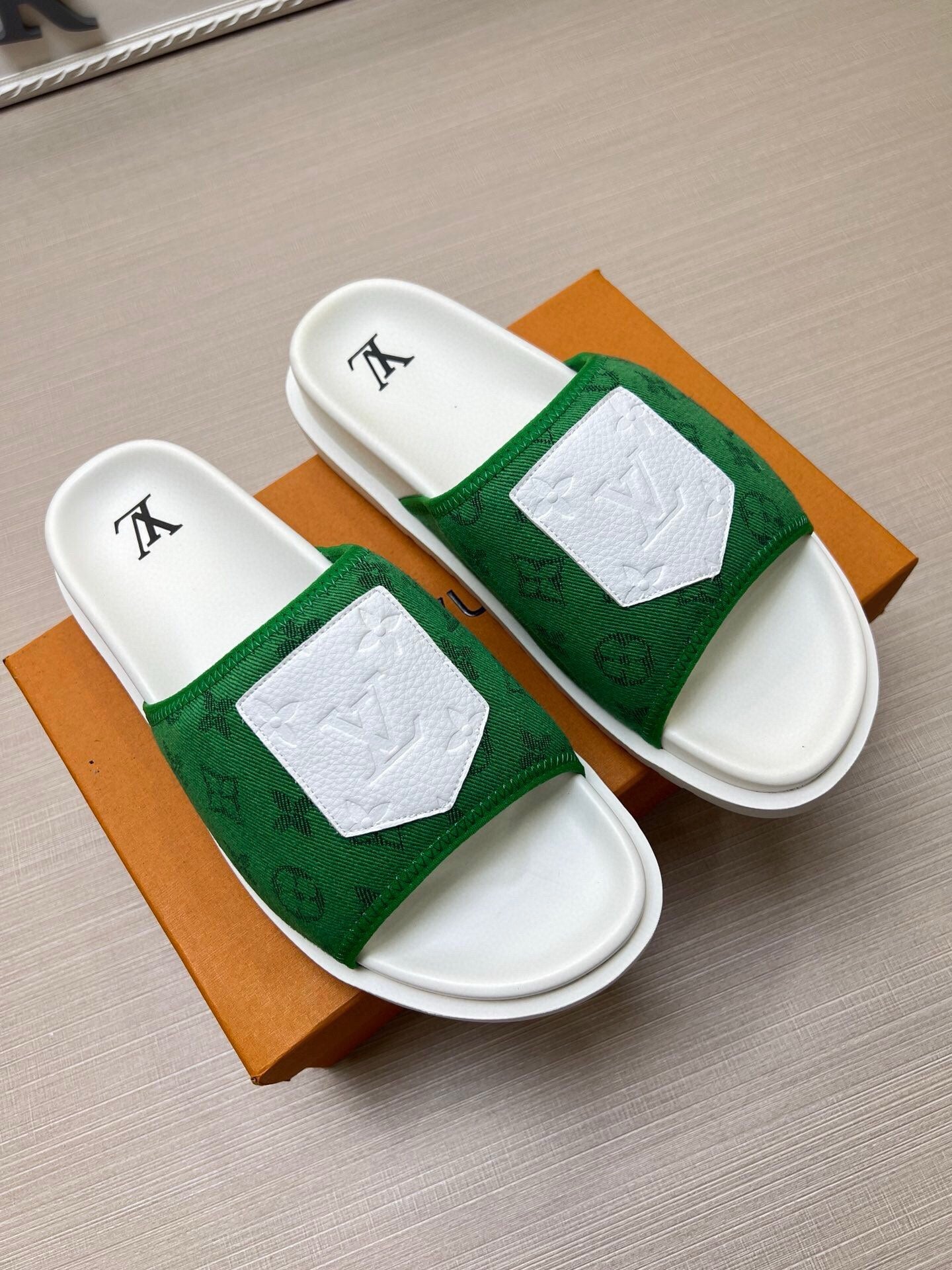 Z5WE252 Popular Slippers