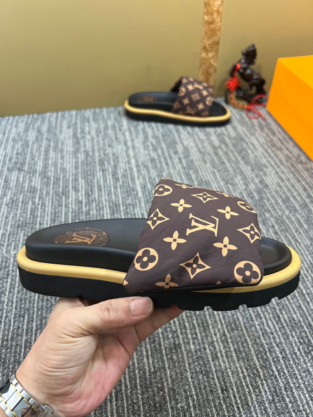 Z5XF120 Popular leather quality Slippers