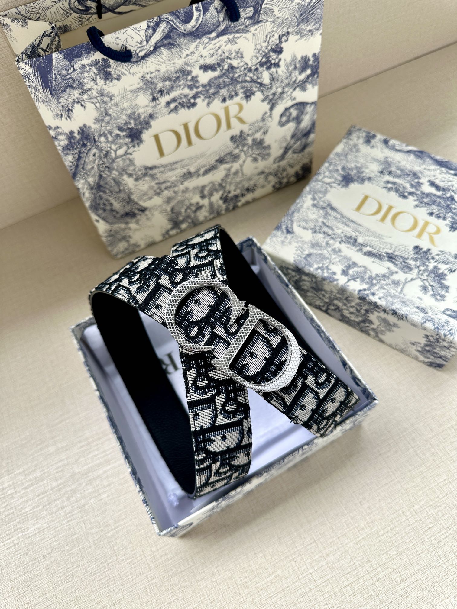 P1R55D197 Popular   High quality belt With full package