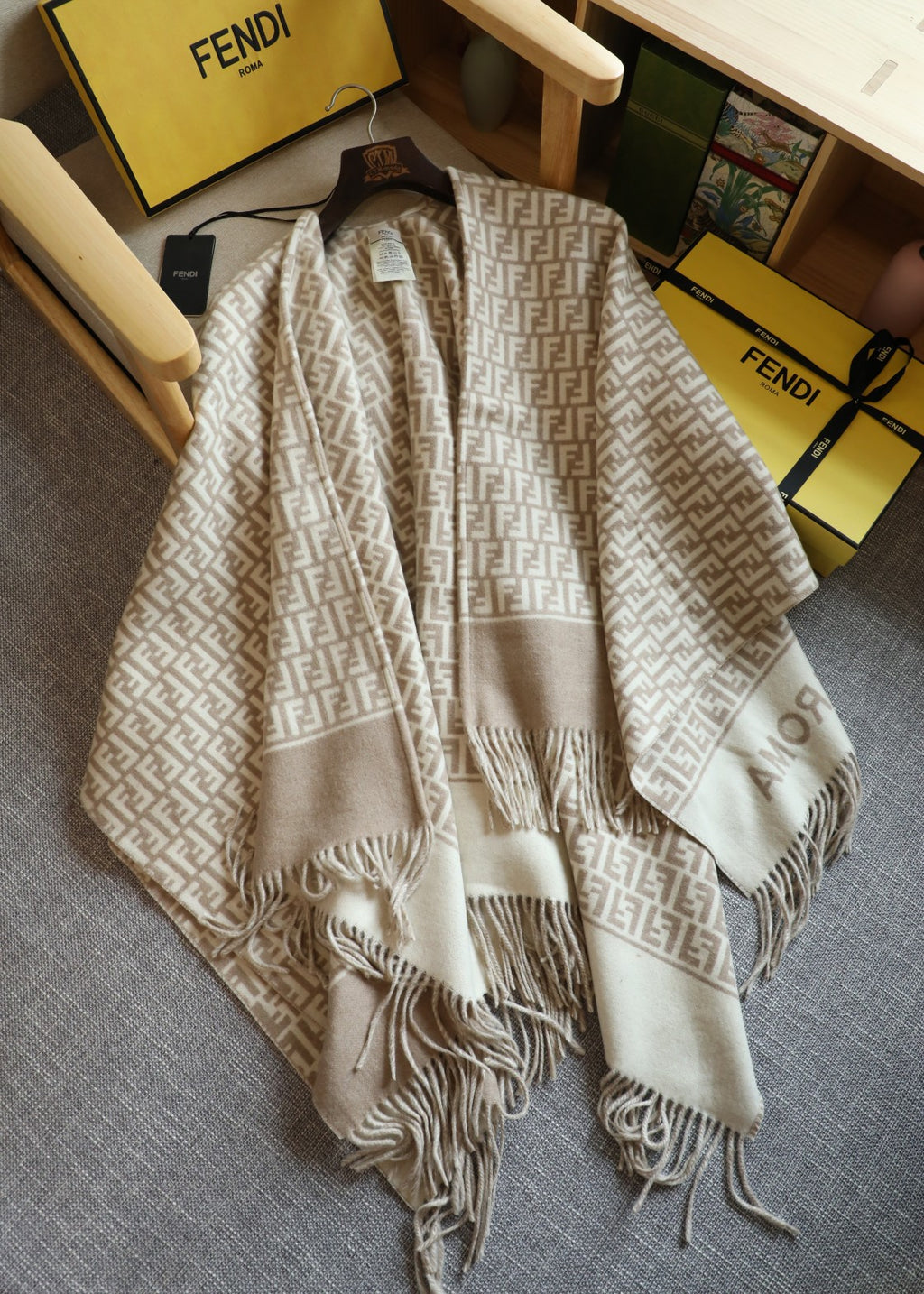 W1R86F17 Popular cape