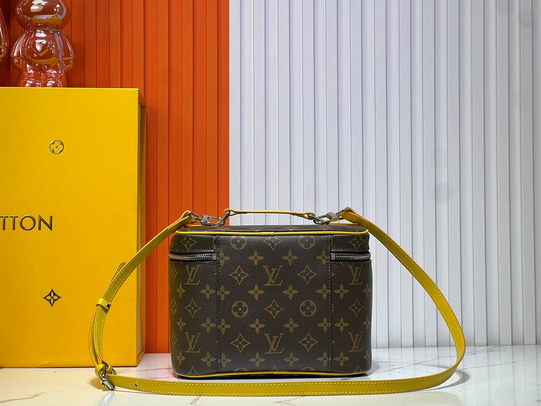 B1X45E10 Popular  leather bag