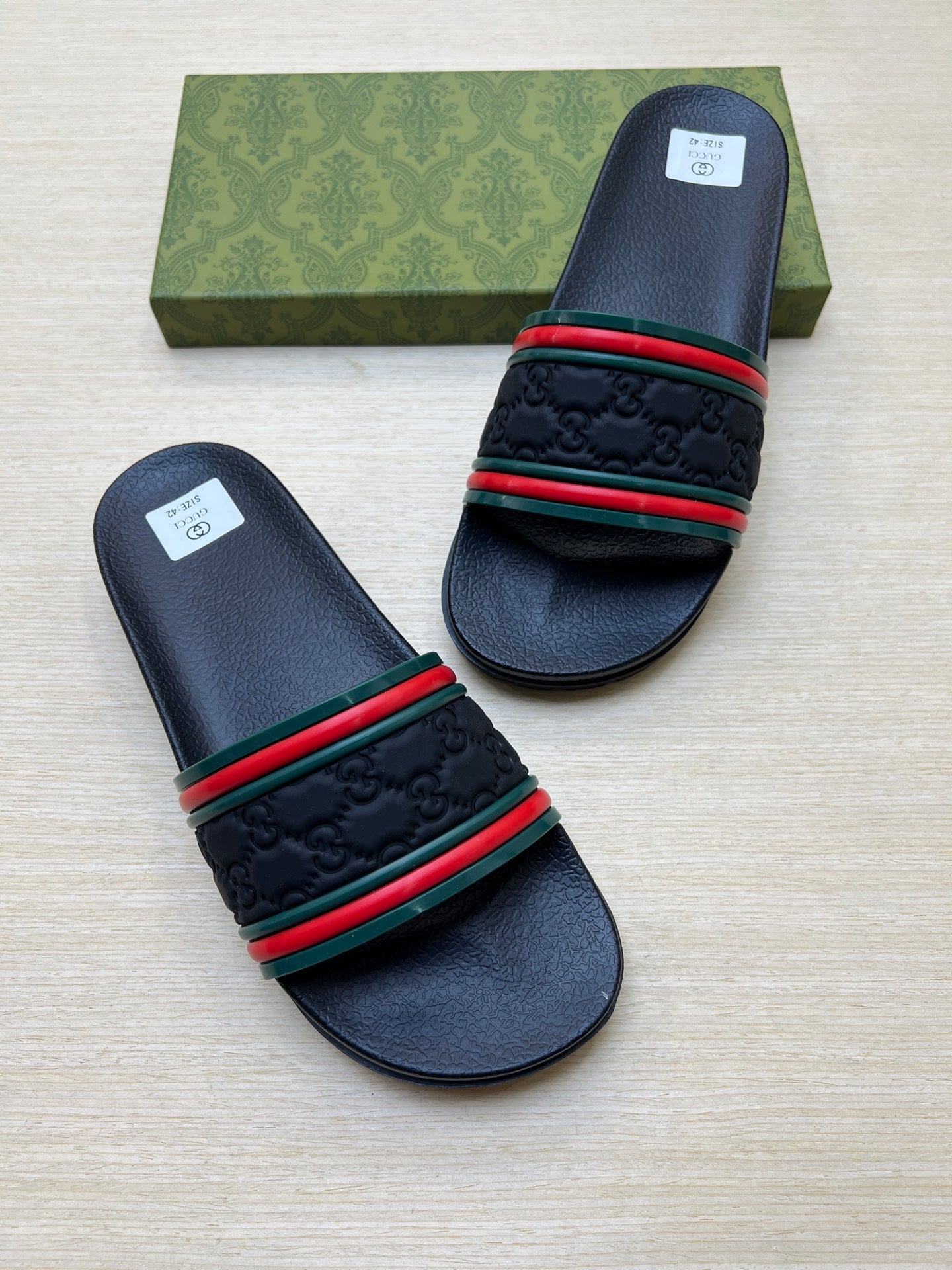 Z5X76B7  Popular slippers