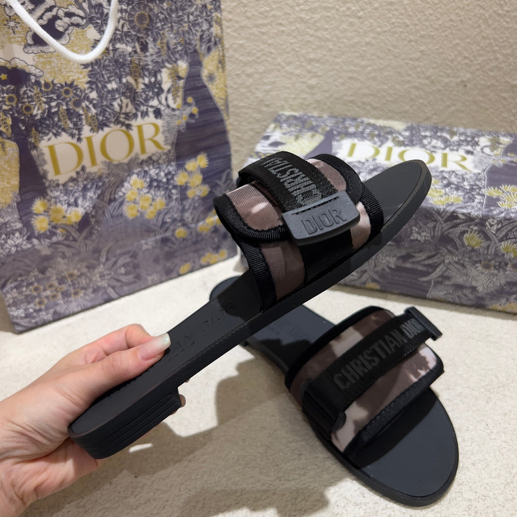 Z1ZD18 Popular slippers