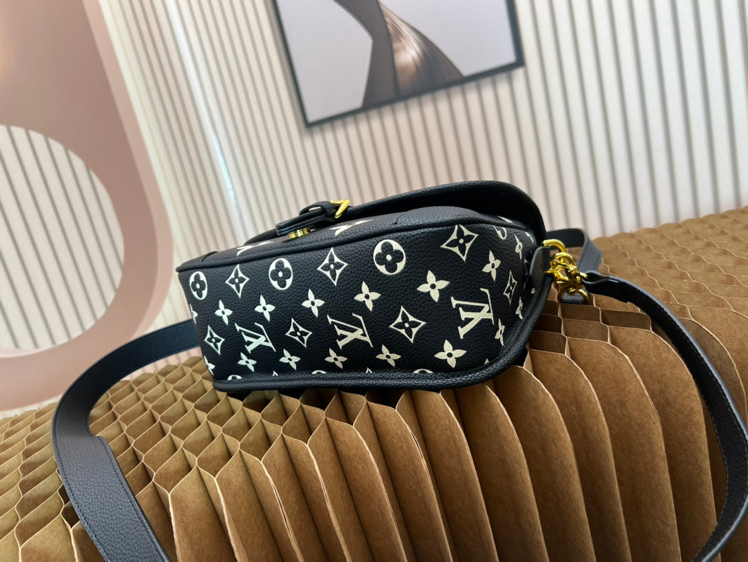 B12X73E28 Popular leather bag 