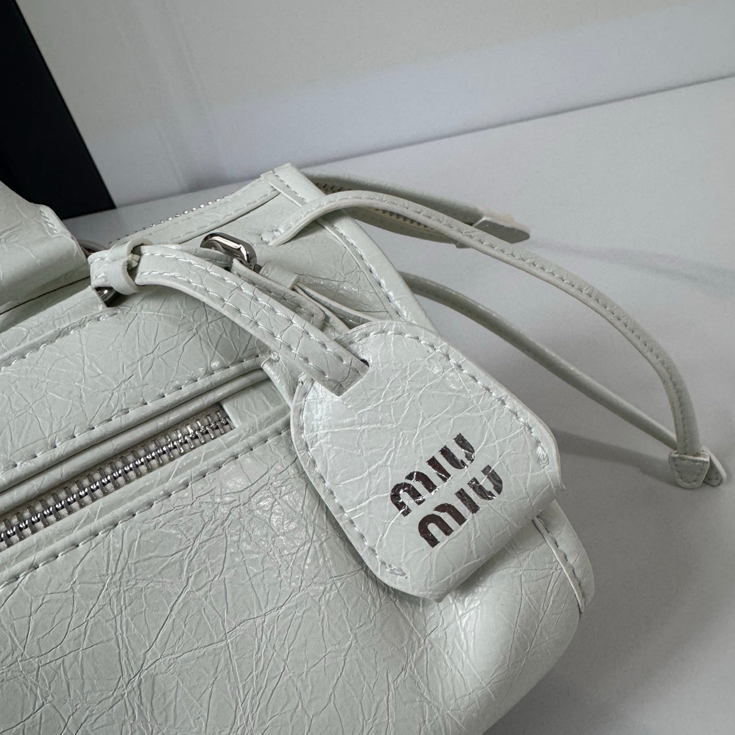 B1R76A21 Popular leather bag