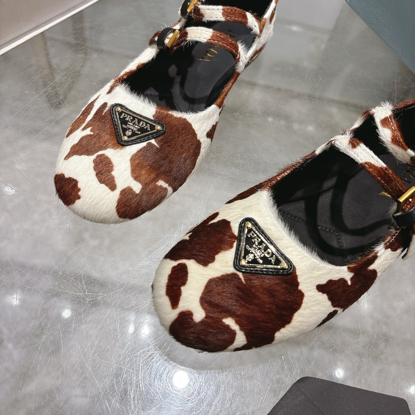 Z2Q95P114 Popular high-quality Shoes