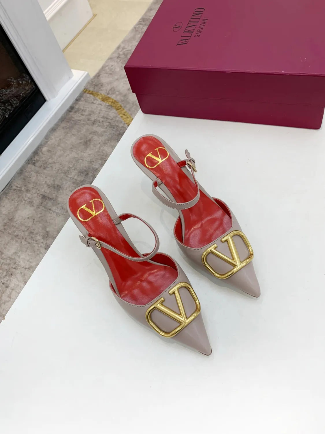 Z2YVL28 Popular leather  High heels