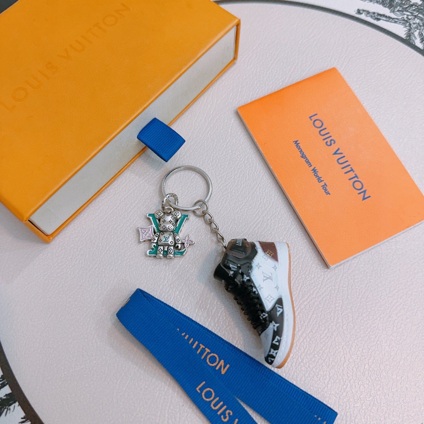 A1Z105E70 Popular bag 's charms accessories
