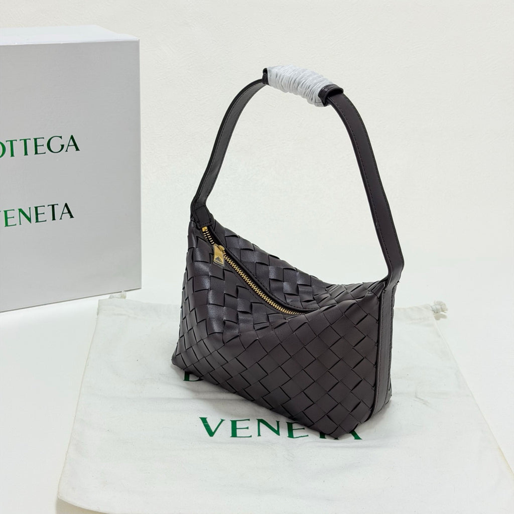 B1X76A11  Popular leather bag