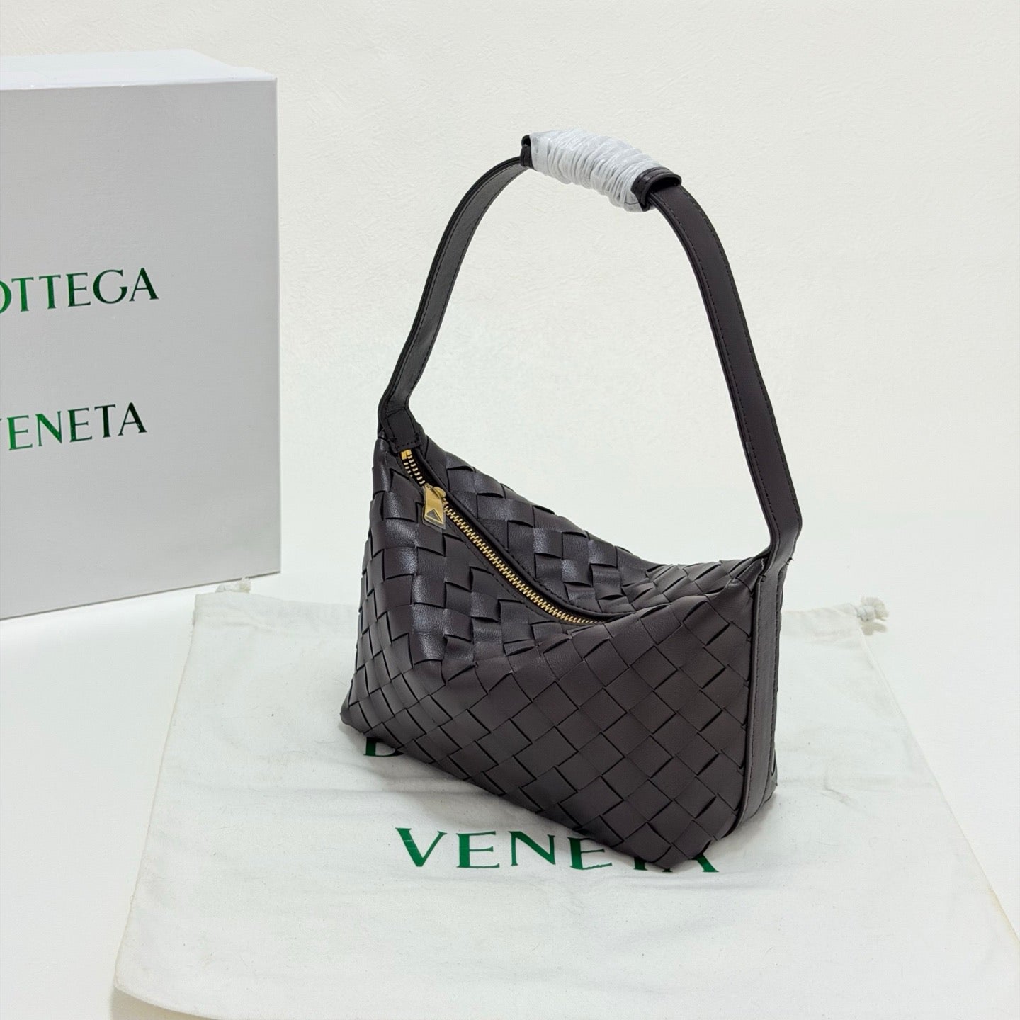 B1X76A11  Popular leather bag