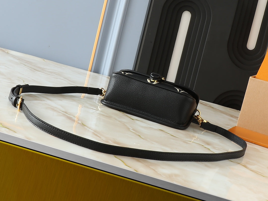 B1X45E4 Popular leather bag
