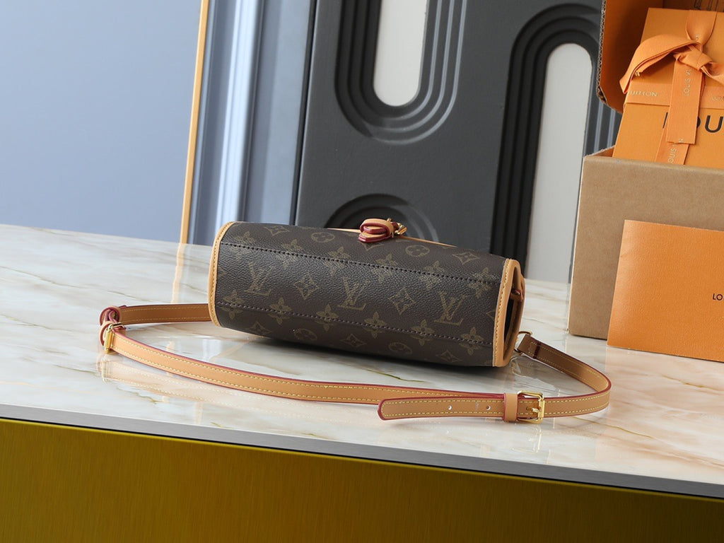 B1P36E76 Popular leather bag