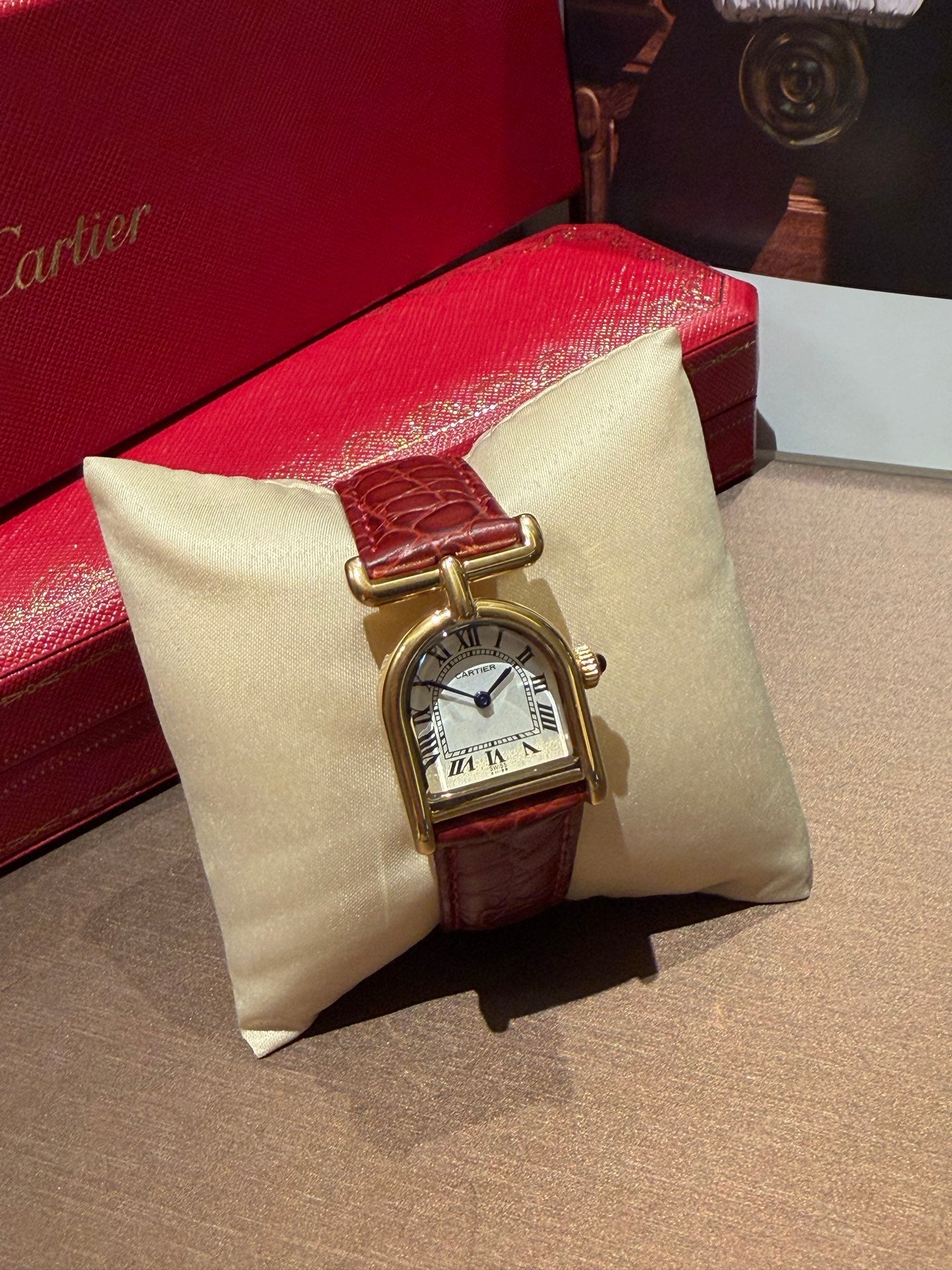 L1R36K104 Popular Watches (The total length of the watch is 23.5cm)