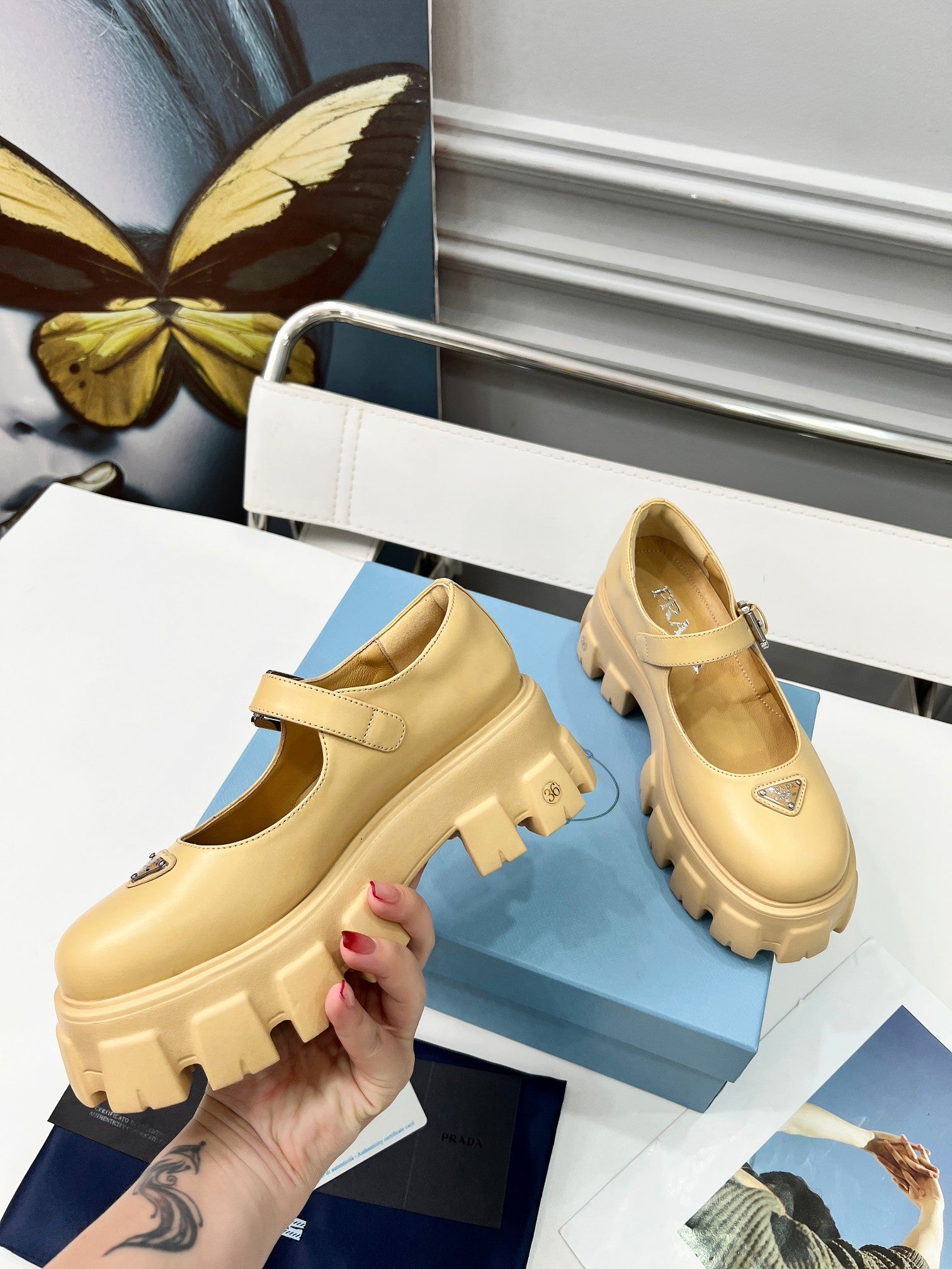 Z2Q95P143  Popular high-quality leather Shoes