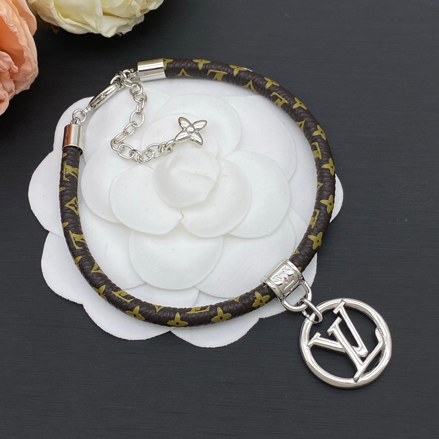 X1N36E83X Popular  Bracelets