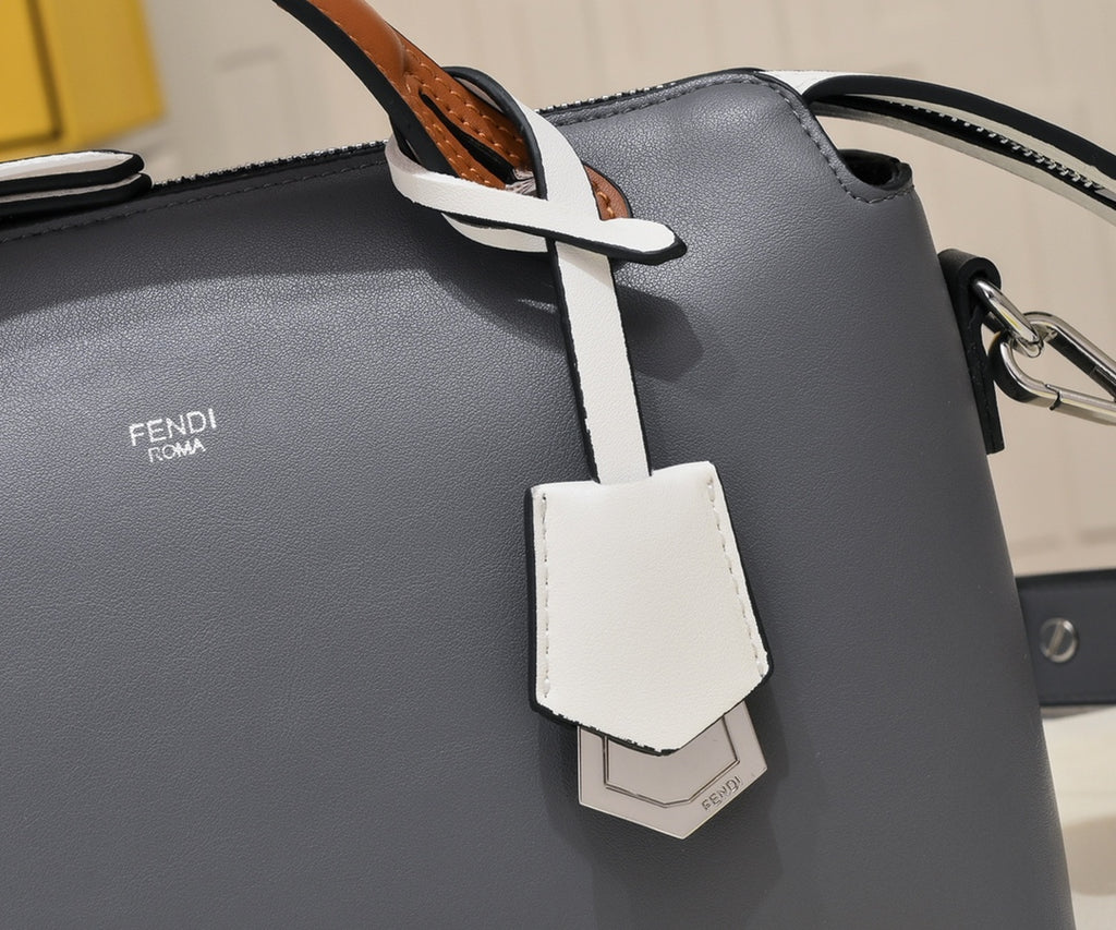 B12X43F132 Popular leather bag 