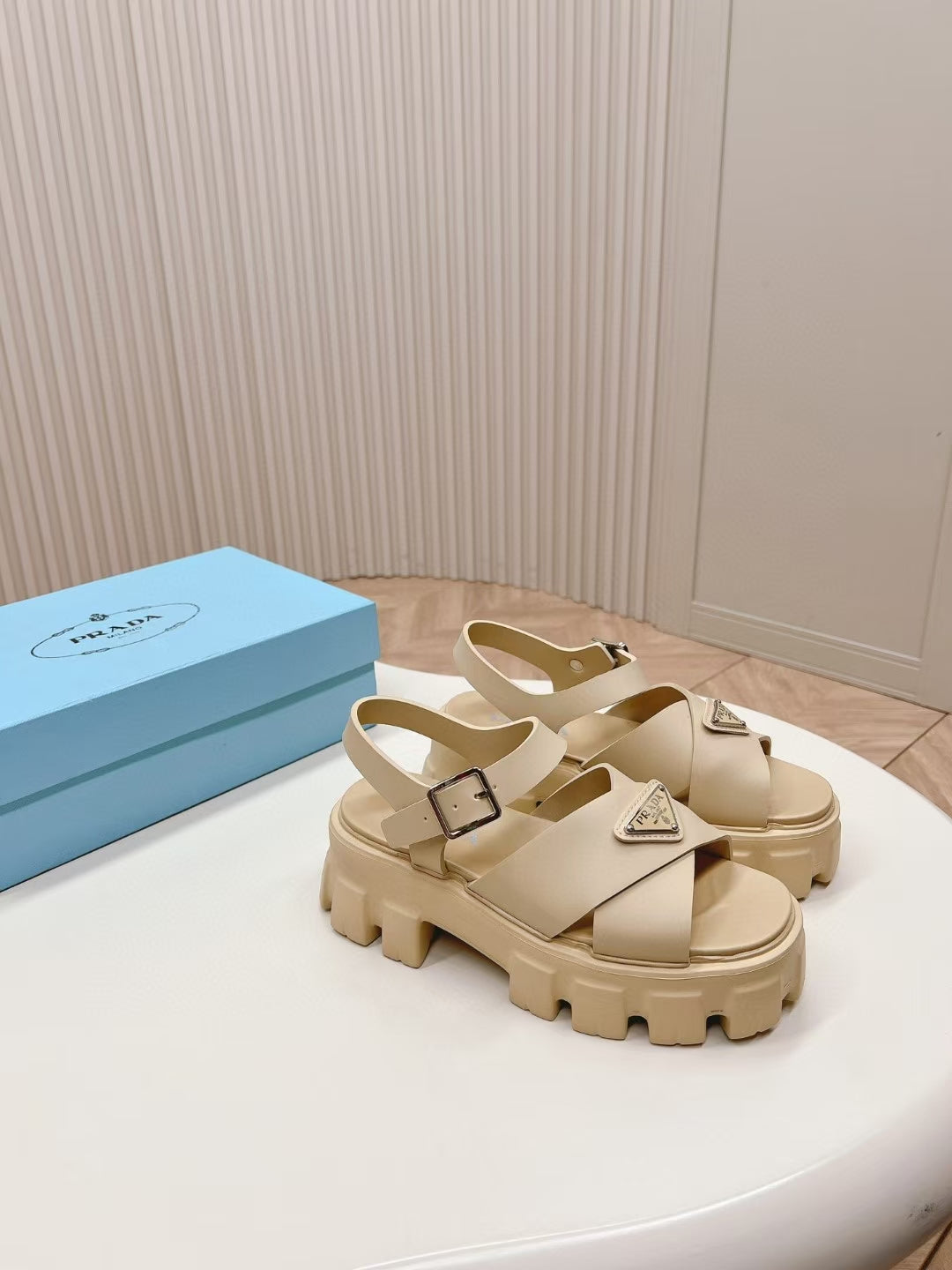 ZPX76P4 Popular sandals
