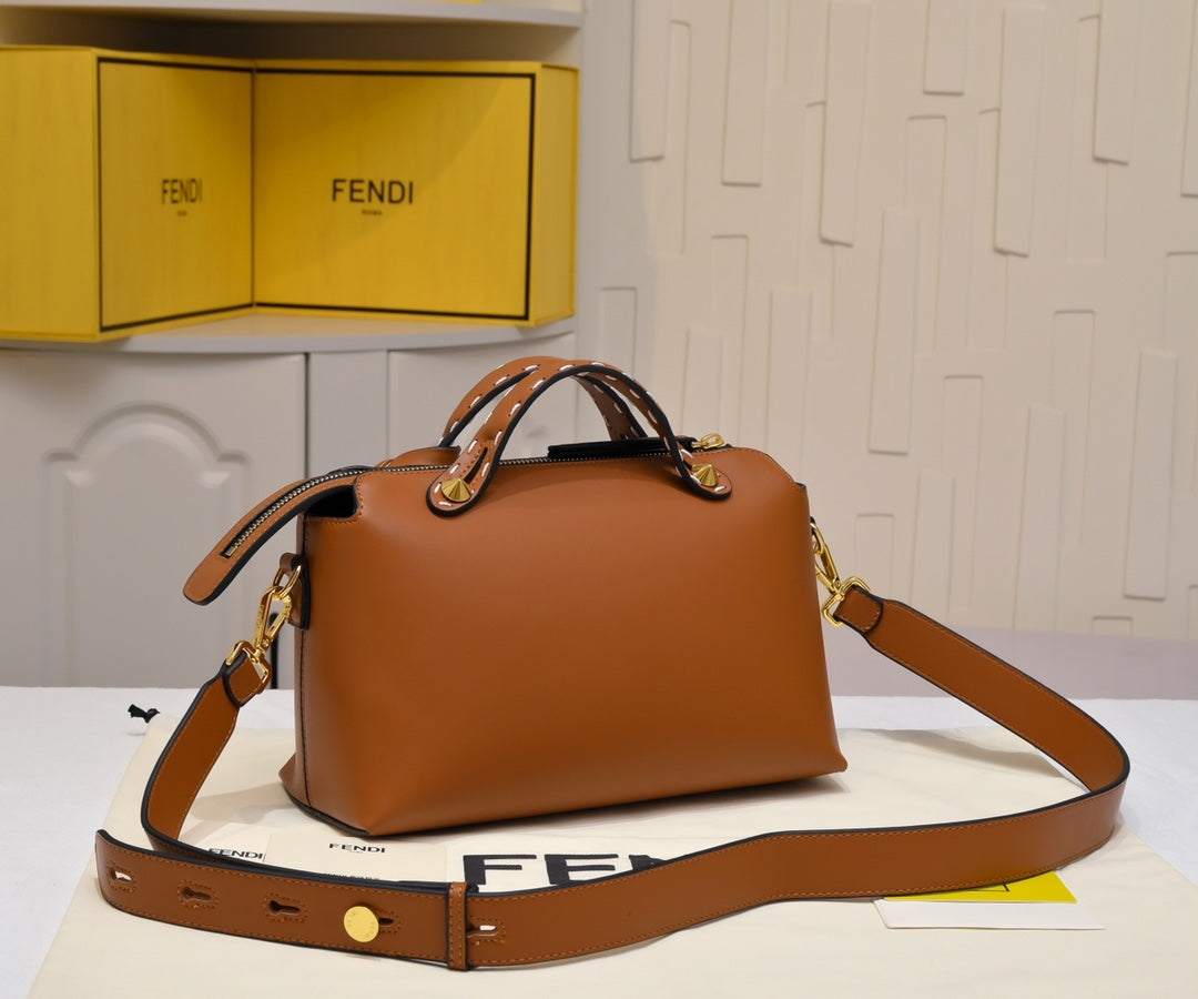 B12X43F131 Popular leather bag 