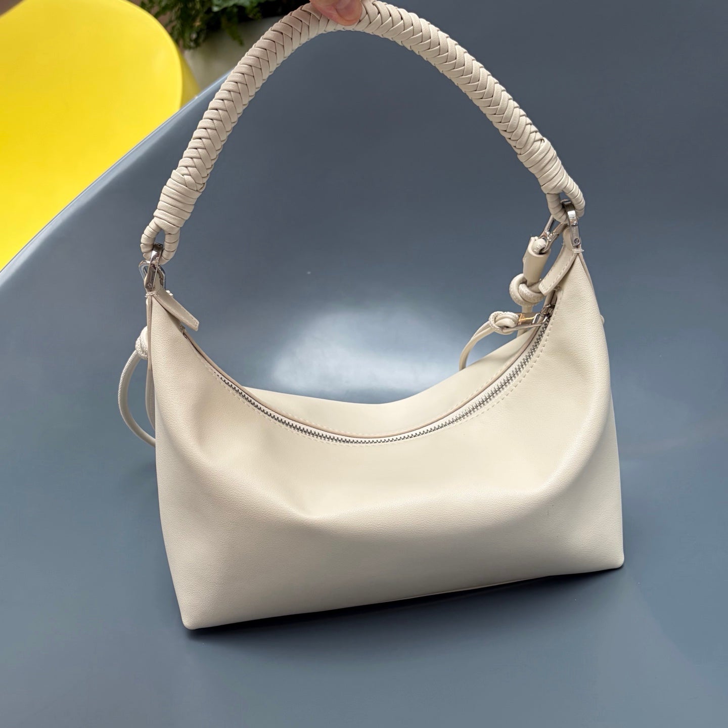 B1R66A13 Popular leather bag