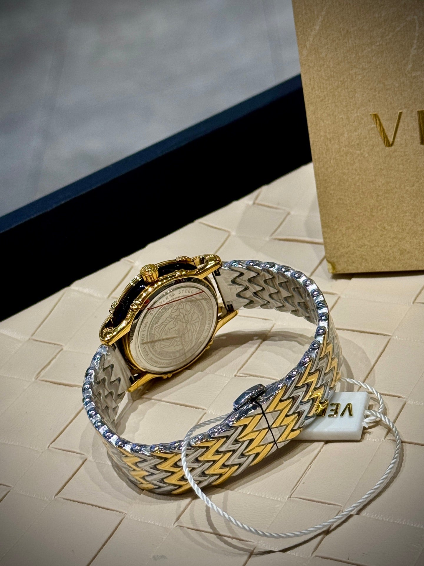 L1R36V77 Popular Watches