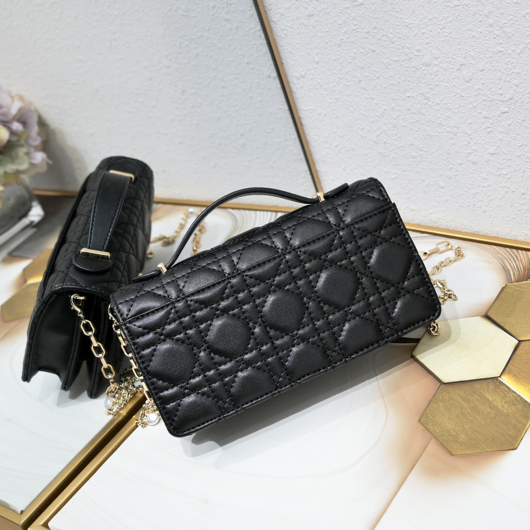 B1N36D28 Popular leather bag
