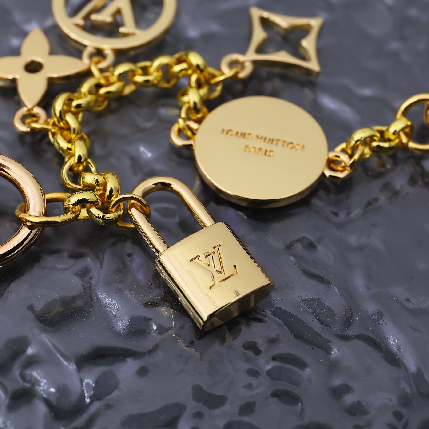 A1Z84E17  Popular Keychains